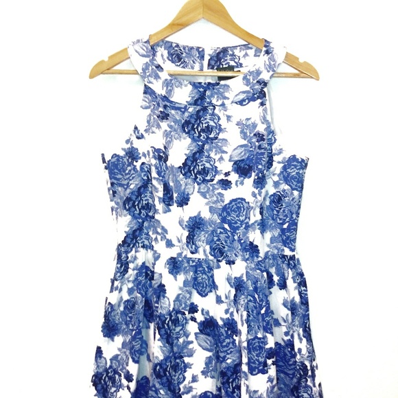Gabby Skye Dresses & Skirts - Gabby Skye Blue and White Floral Print Dress